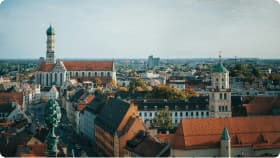 Vorschau Bild, dass ein Foto der Stadtkulisse von Augsburg zeigt und für die Cannabis Clubs dort steht.